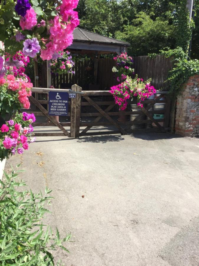The Bell Inn Salisbury Exterior foto