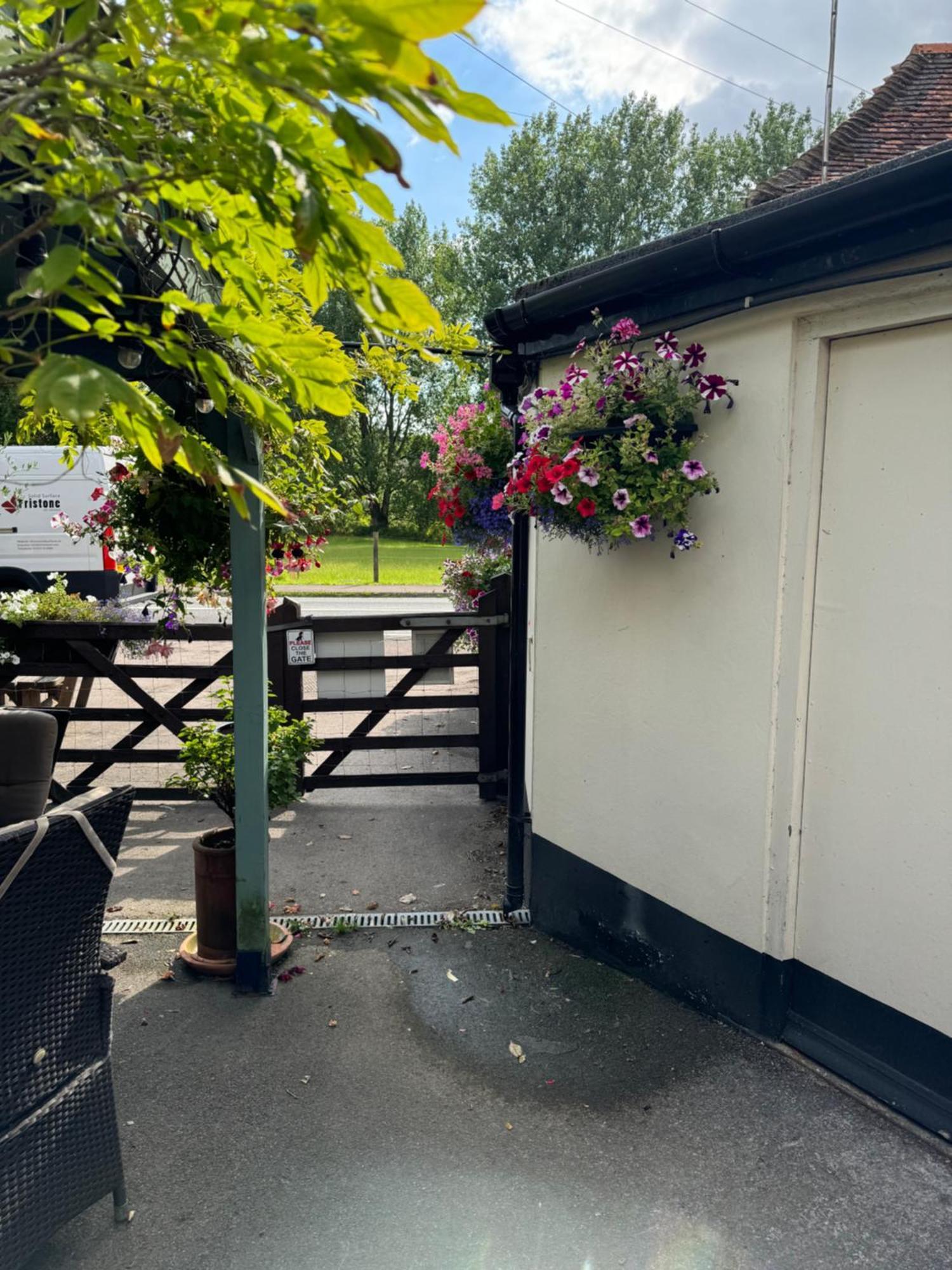 The Bell Inn Salisbury Exterior foto